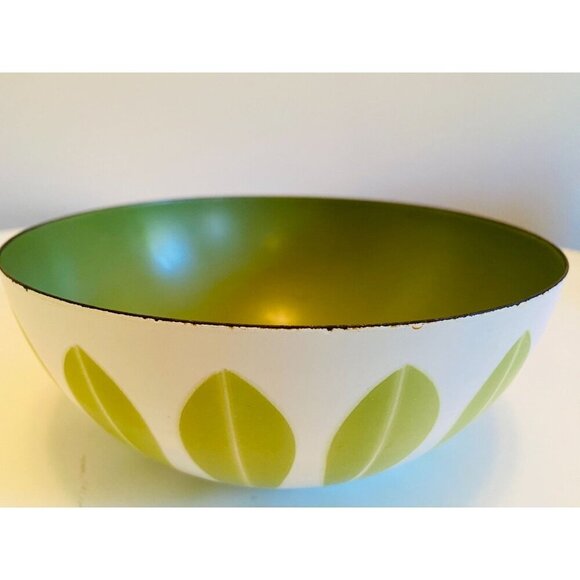 Vintage Cathrineholm Lotus Bowl, 8", Avocado Green and White Enameled Steel Bowl - Picture 3 of 9